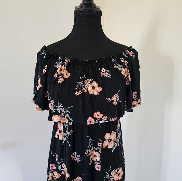 Floral Off the Shoulder Black Maxi Dress - Picture 5 of 16